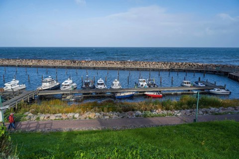 Motorboats in the harbor, view from above, Hankenufer, Lohme, Jasmund, Rügen, island, Baltic Sea,