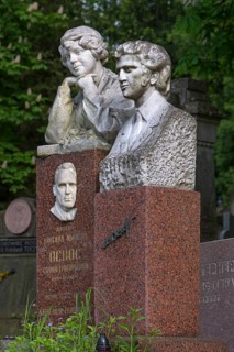 Busts on a grave, Lützenhofer cemetery Lychakivskiy cemetery, Lviv, Galicia, Ukraine