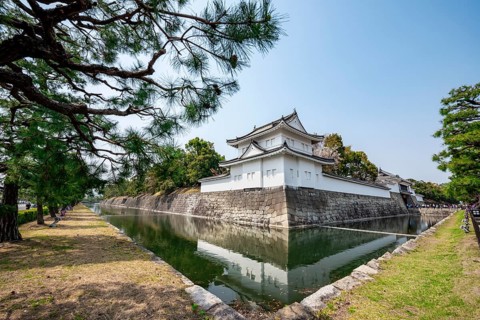 Tonan Sumi-yagura, southeastern watchtower, reflected in the water of the moat, former imperial