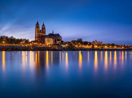 City view with Magdeburg Cathedral on the river Elbe at dusk, Magdeburg, Saxony-Anhalt, Germany