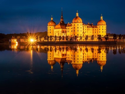 Moritzburg Castle, Augusts the Strong hunting lodge at dusk, water reflection in the lake, Saxony,