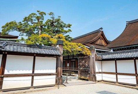 Building and gate in Kyoto Imperial Palace, Kyoto Gyoen, Kyoto, Japan