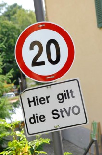 Traffic sign maximum speed 20 km/h with additional sign