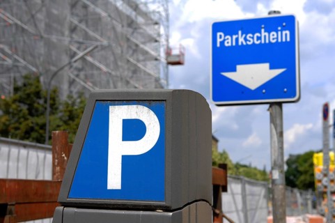Parking machine with parking ticket notice