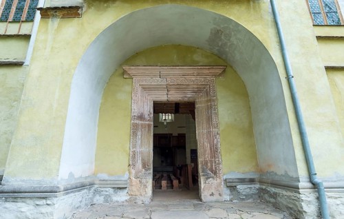 Entrance portal of the late Gothic three-nave hall church, 15th century, Birthälmer fortified