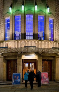 Visitors go to the theatre, entrance area Altes Schauspielhaus, façade, illuminated, Stuttgart,