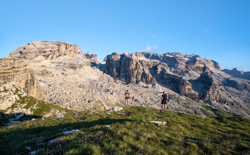 Hikers on the Grosté Plateau, mountain peaks of the Brenta Mountains, Brenta, Brenta-Adamello