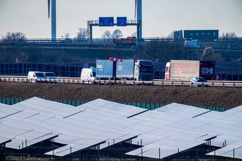 20 MWp open-air photovoltaic system, from RWE, with over 36600 solar modules, in a 200 meter edge,