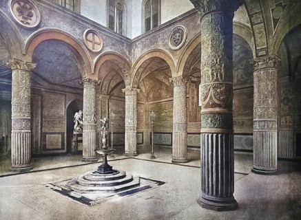 Historisches Foto (ca 1880) des Ersten Hofes mit Putto mit Delphin von Verrocchio in der Mitte und