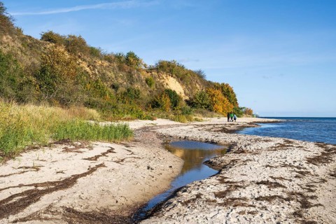 Beach and cliffs, reflection, people on the beach, autumn, Lobbe, Mönchgut, Rügen, island, Baltic