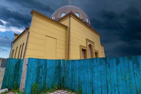 Destroyed synagogue under reconstruction, Jewish cemetery, since 1866, Chernivtsi, Ukraine