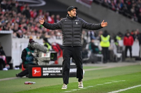 Coach coach Julian Schuster SC Freiburg SCF on the sidelines gesture gesture soccer Bundesliga,