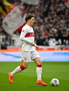 Angelo Stiller VfB Stuttgart (06) Action on the ball Football Bundesliga, MHPArena, MHP Arena