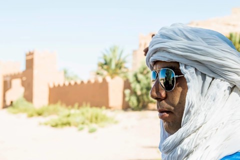 Traditionally dressed Berber, Merzouga, Meknès-Tafilalet region, Erg Chebbi, northern Sahara,