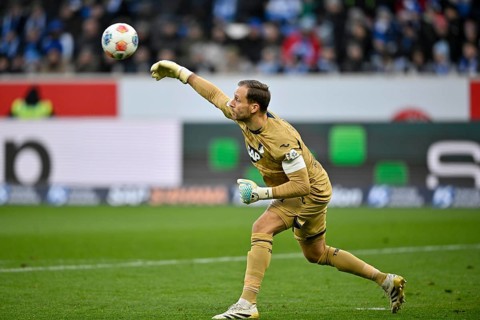 Goalkeeper Oliver Baumann TSG 1899 Hoffenheim (01) Goalkeeper action Soccer, Bundesliga, PreZero