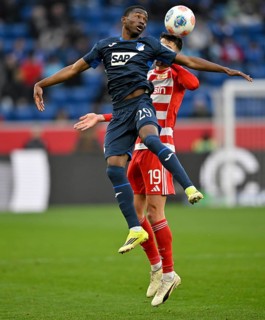 Bazoumana Toure TSG 1899 Hoffenheim (29) v Janik Haberer 1. FC Union Berlin FCU (19) Football,