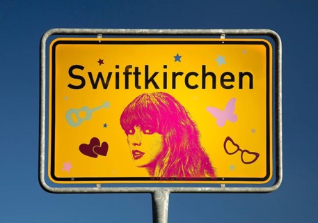 Ortschild Swiftkirchen, temporary nickname for the city of Gelsenkirchen at Taylor Swift's concerts