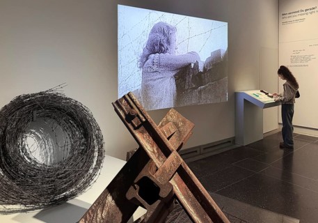 Construction of the Wall as a presentation in the House of History with original material and
