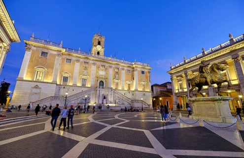 Equestrian statue of Marcus Aurelius, illuminated senatorial palace (Palazzo Senatorio) at blue