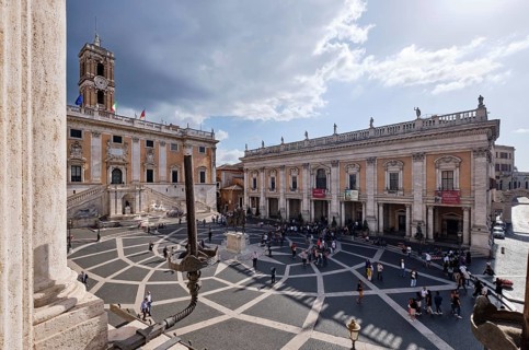 View from Palazzo Nuovo to equestrian statue of Marcus Aurelius in front of Palazzo Senatorio,
