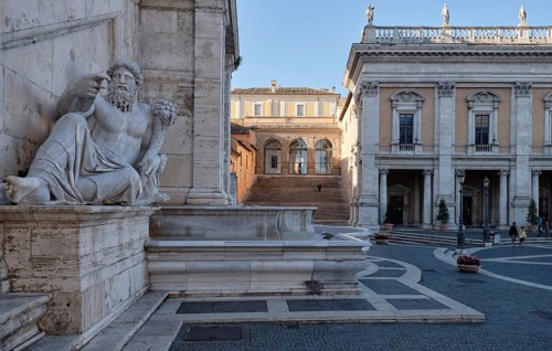 Fountain of the Goddess of Rome in front of the Senatorial Palace (Palazzo Senatorio), Piazza del