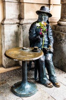Life-size bronze sculpture as a memorial to Piotr Skrzynecki, Polish choreographer and cabaret