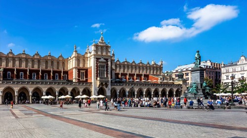 Rynek with Cloth Hall and Adam Mickiewicz Fountain, from 13th century, Main Market Square, landmark