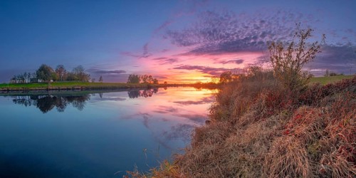 Intensive sunset on the Weser, Mahlen, Hassel, Nienburg, Lower Saxony, Germany