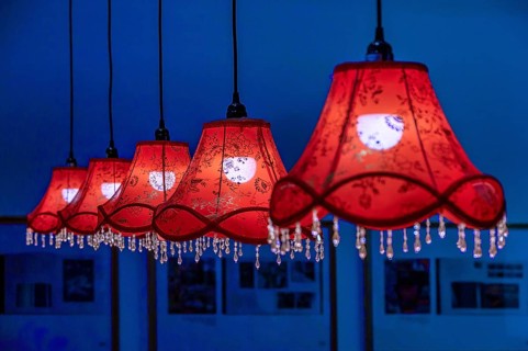 Five hanging lamps in a hotel, England, Great Britain