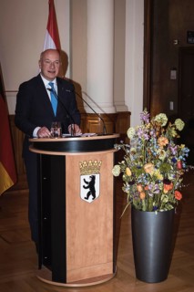 Kai Wegner, Governing Mayor of Berlin, gives a speech in front of a dinner in honor of the honorary