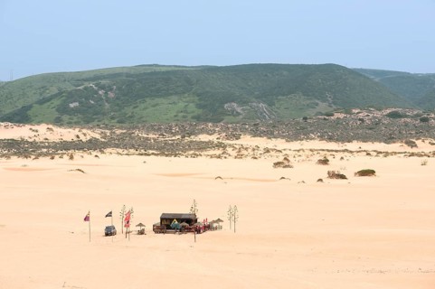 Sandy beach beach with Bordeira Beach Bar, Praia da Bordeira, Carrapateira, Parque Natural do