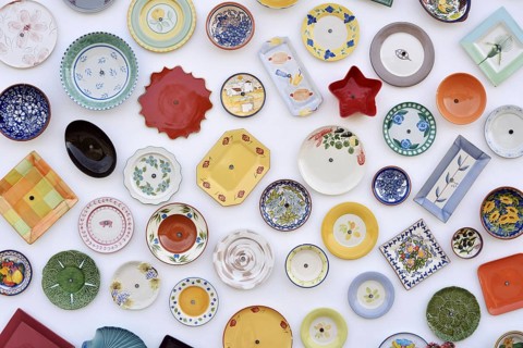 House wall with traditionally painted ceramic plates, Vila do Bispo, Algarve, Portugal