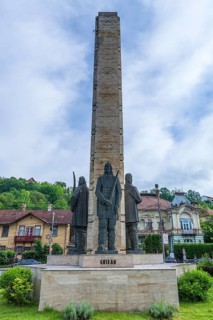 Horea, Closca and Crisan statue by sculptor Ion Vasiliu, depicting the three leaders of the peasant