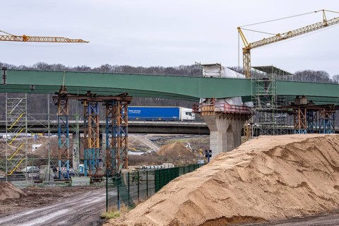 New construction of steel bridges Parts at the Duisburg-Kaiserberg motorway junction, complete