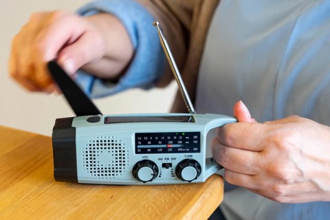 Radio with crank mode, by turning the crank we generate electricity in a dynamo, which charges a