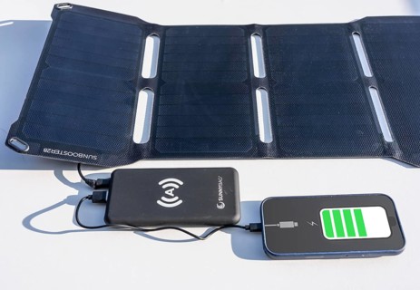 Solar module for charging power banks, mobile phones, small, transportable, emergency preparedness