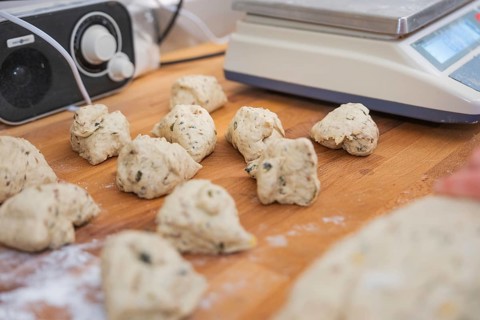 Pieces of dough are lying on a table near a scale, baking rolls, Haselstaller Hof, Gechingen,