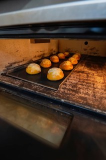 Rolls are baked in the oven, the surface is golden brown and crispy, bake rolls, Haselstaller Hof,