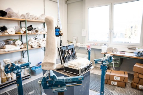 Workshop for manufacturing prostheses with plaster models and tools, medical supply store