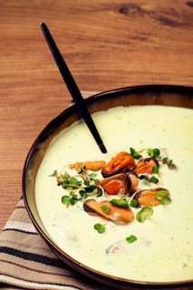 Creamy soup with mussels, mussels without shells, American cuisine, homemade, no people