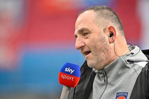 Coach coach Frank Schmidt 1. FC Heidenheim 1846 FCH portrait in interview microphone micro logo SKY