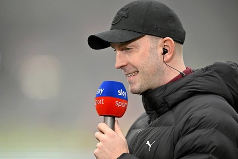 Coach coach Ole Werner RasenBallsport RB Leipzig RBL interviewed microphone micro logo SKY portrait