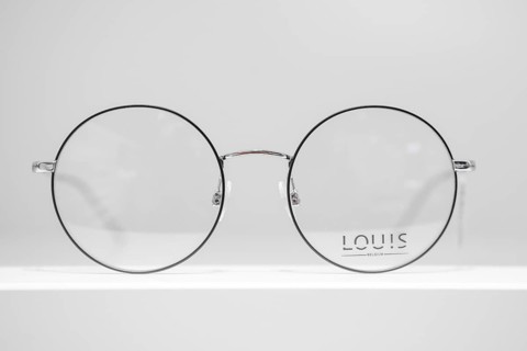 Round, minimalistic glasses with the inscription 'Louis' on white background, optician, Pforzheim