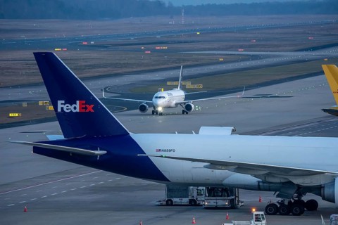 Lufthansa Airbus A320 after landing at Cologne/Bonn airport, on the taxiway to the terminal, North