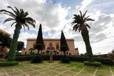 Villa Aurea, garden with bust, archaeologist Alexander Hardcastle, Valley of the Temples,