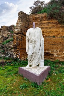 Headless statue, Togati statue, male figure in toga, Roman upper class, marble statue, Valley of