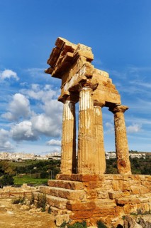 Ruin, Temple of Dioscuri, Temple of Castor and Pollux, four Doric columns, destruction,