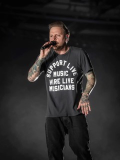 Singer Samuel David Carter from Architects live on European Tour 2026 in the Berlin Velodrome on 22