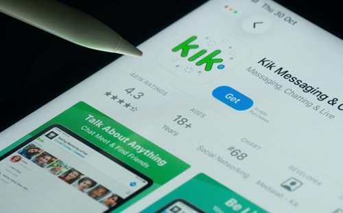Dhaka, Bangladesh- 30 Oct 2025: Kik app on a iPad screen with a pen pointing at the install option