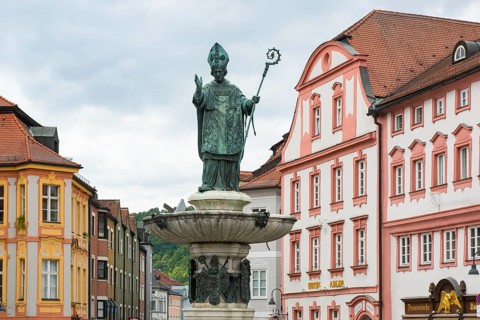 Willibaldsbrunnen on the market square in Eichstätt, Eichstätt, Bavaria, Germany